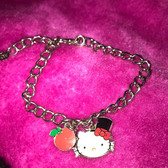 RARE VINTAGE HELLO KITTY NEW YORK TOP HAT APPLE CHARM BRACELET - Picture 1 of 4